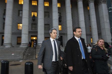 Michael Steinberg (L), a top portfolio manager at Steven A. Cohen's SAC Capital Advisors hedge fund, departs Federal Court in Manhattan after being found guilty on charges that he traded on insider information in New York December 18, 2013. REUTERS/Lucas Jackson