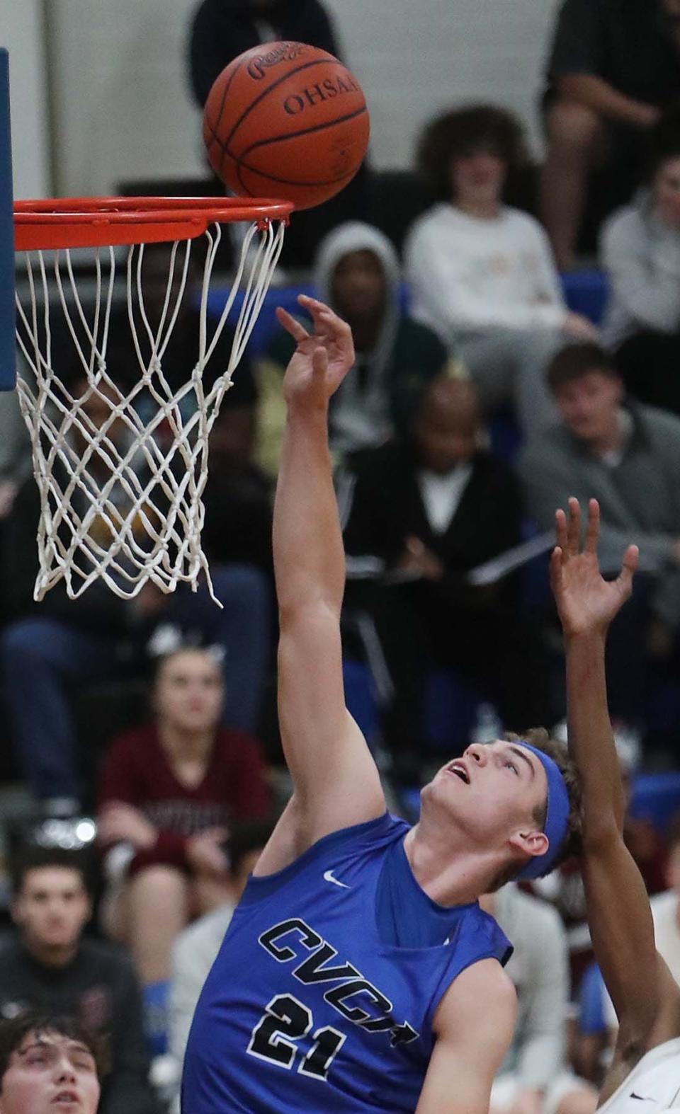 CVCA&#39;s Brennan Darr goes up for two points against Woodridge during the first period of their game at CVCA in Cuyahoga Falls.