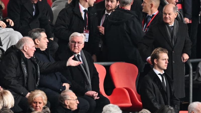 (L-R) Uli Hoeness, Honorary President of FC Bayern, Markus Soeder, Bavarian Minister President, and Frank-Walter Steinmeier, German President, sit in the stands, with German Chancellor Olaf Scholz before the memorial service for the late legendary footballer Franz Beckenbauer in the Allianz Arena. Sven Hoppe/dpa