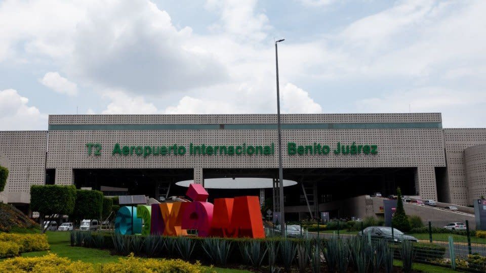 Se limitarán vuelos en AICM y gobierno CDMX reforzará la Terminal 2: AMLO