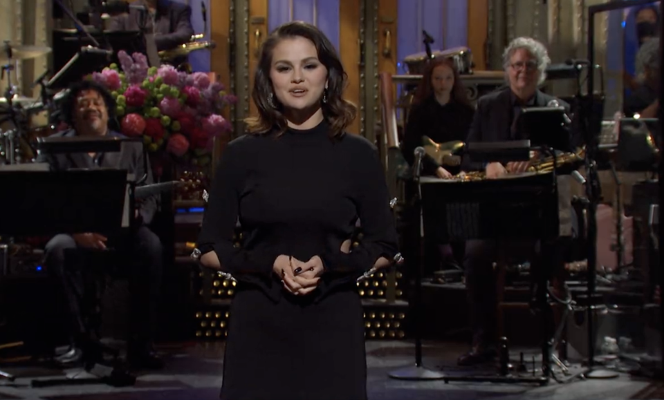 Selena Gomez hosts 'SNL'