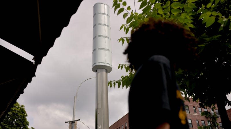 A small 5G tower in New York City. - Photo: Gabby Jones/Bloomberg (Getty Images)