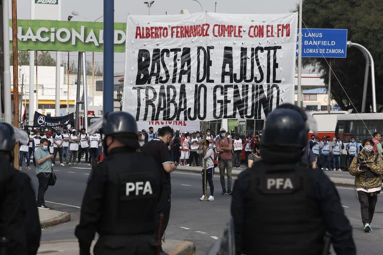 Corte acceso al puente Pueyrredón