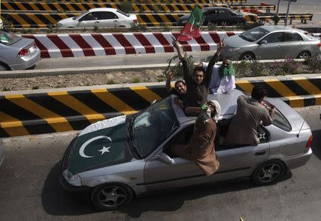 Supporters of cricketer-turned-opposition politician Imran Khan head to Islamabad on the highway outside Peshawar August 14, 2014. REUTERS/Fayaz Aziz