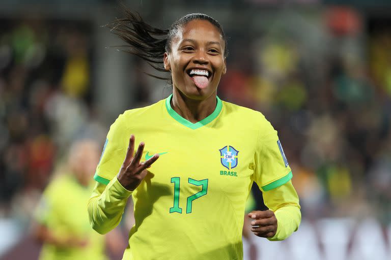 La brasileña Ary Borges celebra su triplete ante Panamá en el Mundial femenino, el lunes 24 de julio de 2023 en Adelaida, Australia. (AP Foto/James Elsby)