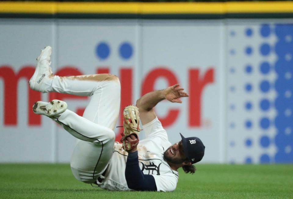 Detroit Tigers center fielder Matt Vierling (8) makes a diving catch against San Francisco Giants second baseman Thairo Estrada (39) during11th-inning action at Comerica Park in Detroit on Friday, April 14, 2023.