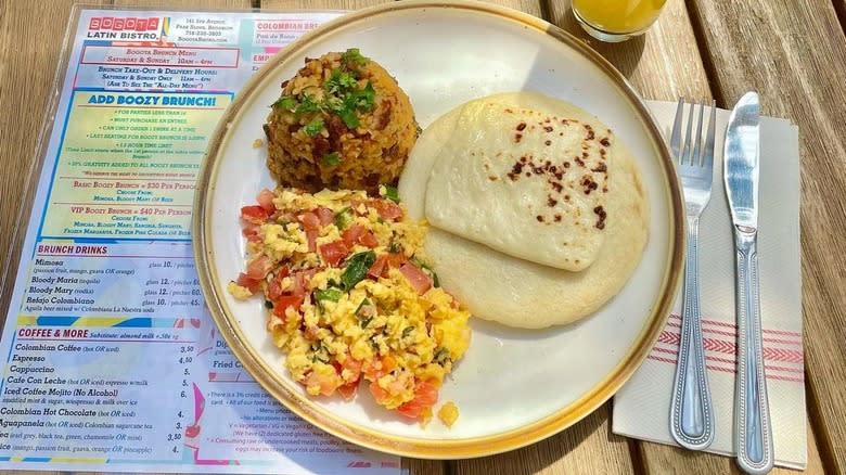 scrambled eggs with arepa and rice