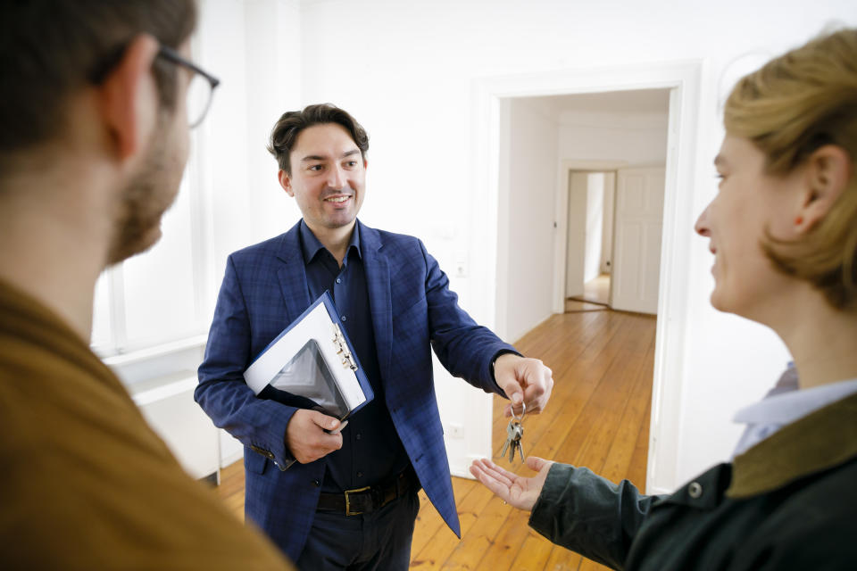 BERLIN, GERMANY - OCTOBER 25: Posed scene on the topic of property market. A estate agent hands flat keys to a young couple on October 25, 2018 in Berlin, Germany. (Photo Illustration by Thomas Trutschel/Photothek via Getty Images)