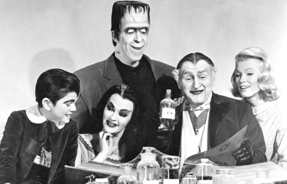 THE MUNSTERS, Butch Patrick, Fred Gwynne, Yvonne De Carlo, Al Lewis, Pat Priest, 1964-66