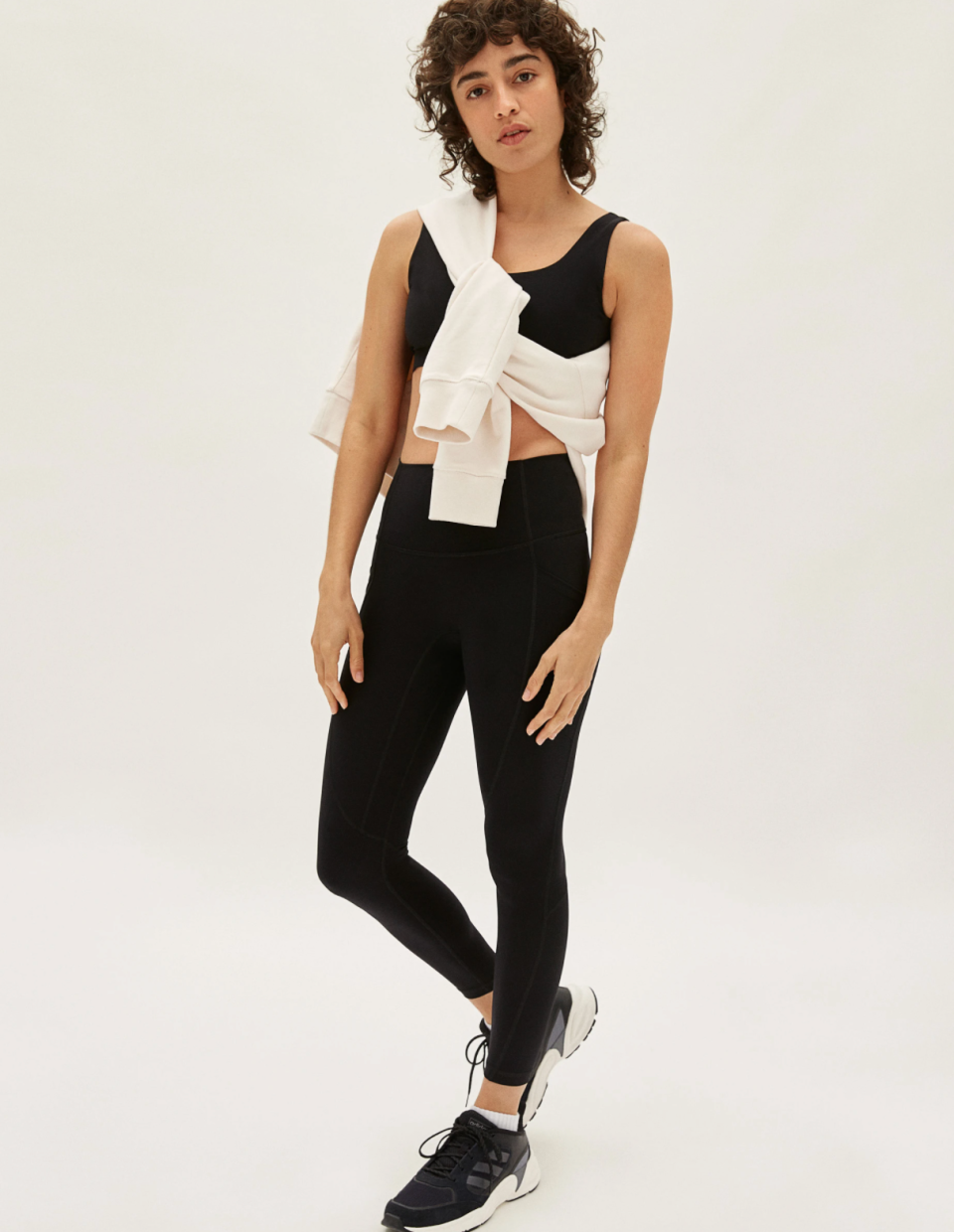 Everlane 'The Perform' Pocket Legging in Black (Photo via Everlane)