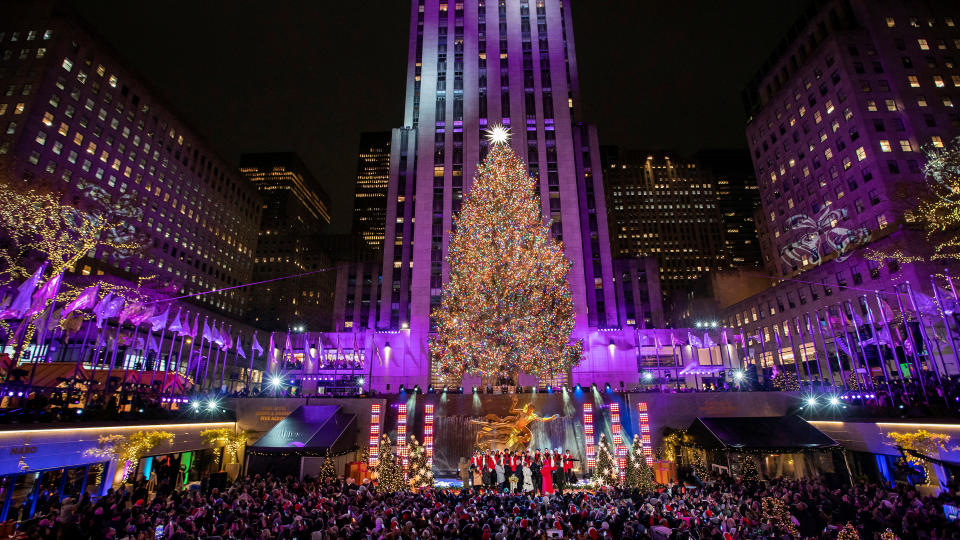 Le sapin de Noël à Rockefeller Center fait toujours son petit effet (Crédit : REUTERS/Eduardo Munoz)