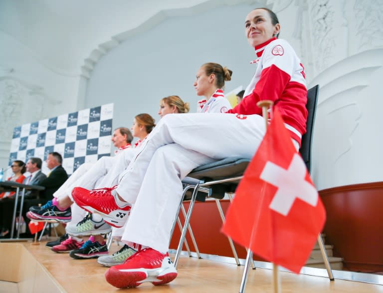 Swiss tennis player Martina Hingis (R) is pictured on February 5, 2016 in Leipzig