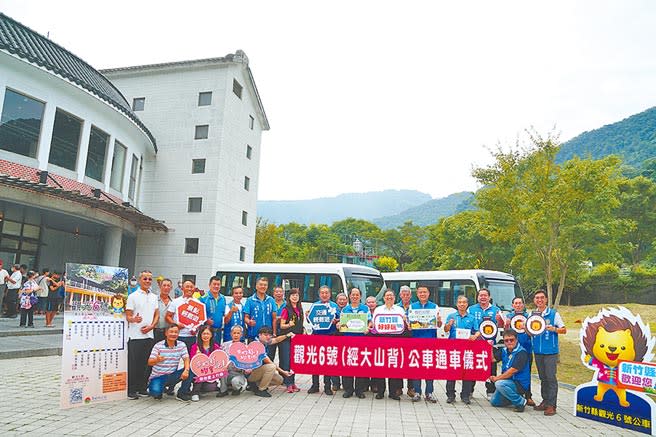 新竹縣市區公車觀光6號5日通車，自竹東火車站，經由大山背前往內灣大橋，促進地方觀光，也讓竹東、橫山的大眾運輸系統更便捷。（莊旻靜攝）