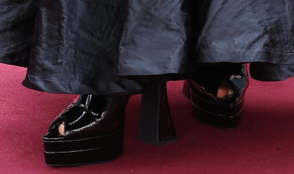 Adjoa Andoh, peep-toe boties, patent leather booties, high-heel boots, red carpet shoes