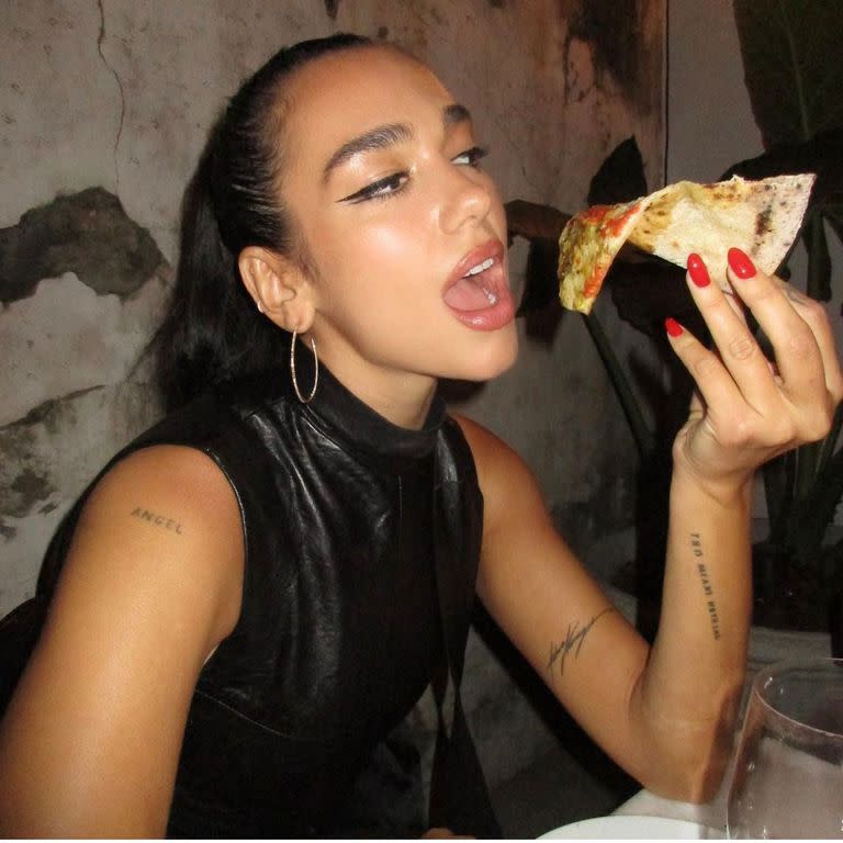 Al finalizar su segundo show en el Campo Argentino de Polo, Dua Lipa cenó pizza en un conocido local de Palermo Hollywood