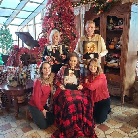 <p>Loretta Lynn Instagram</p> Loretta Lynn and her kids Clara Marie Lynn, Ernest Ray Lynn, Peggy Jean Lynn, and Patsy Lynn holding up photos of Loretta's deceased husband and children.