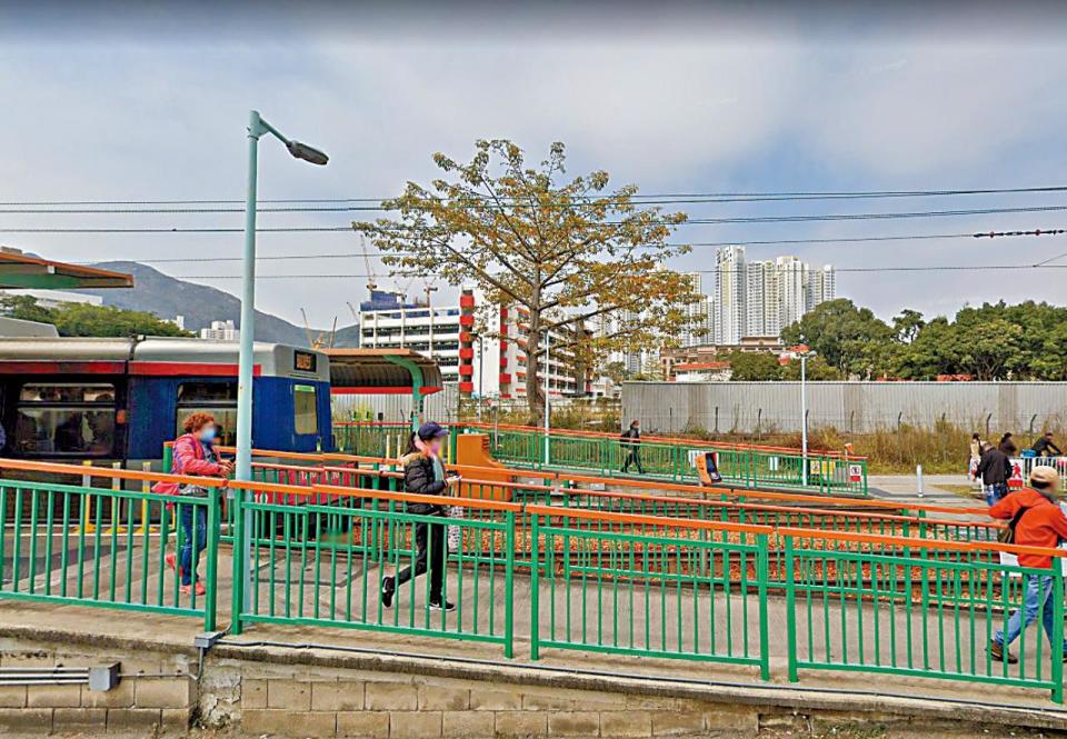 Tsing Lun Road, Tsing Chung Station, light rail