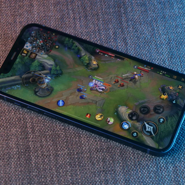 I played Wild Rift on two different phones and had two completely different  experiences