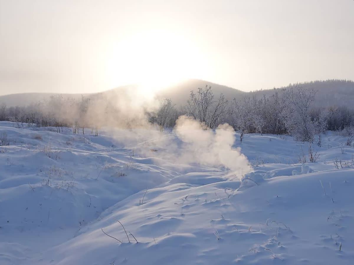 Depósito de turba ardiendo a las afueras de Oymyakon a -60 °C | Semyon Sivtsev