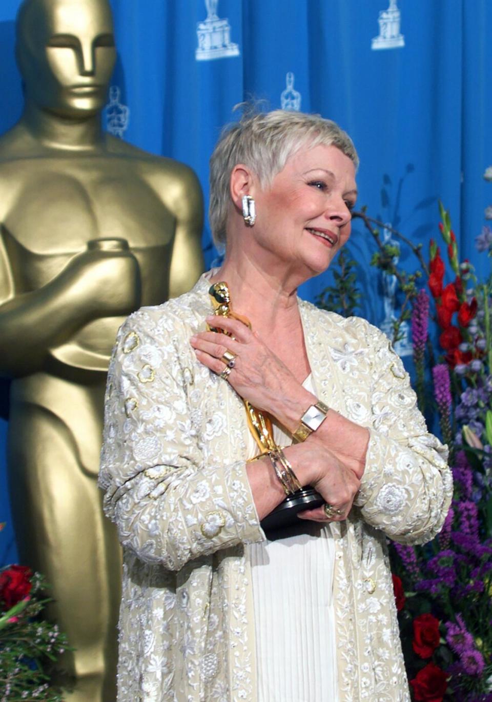 PHOTO: Oscar Winner Judi Dench backstage at the 71st Annual Academy Awards, on March 21, 1999, in Los Angeles. (Bob Riha, Jr./Getty Images, FILE)