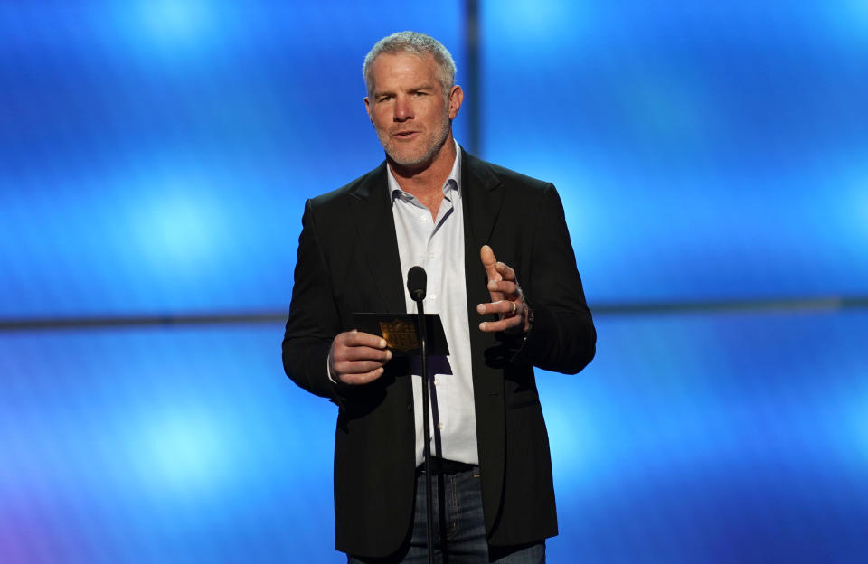 Pro Football Hall of Fame quarterback Brett Favre said he sees himself in two young NFL quarterbacks. (AP)