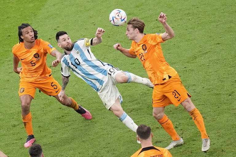 El argentino Lionel Messi y el neerlandes Frenkie de Jong 