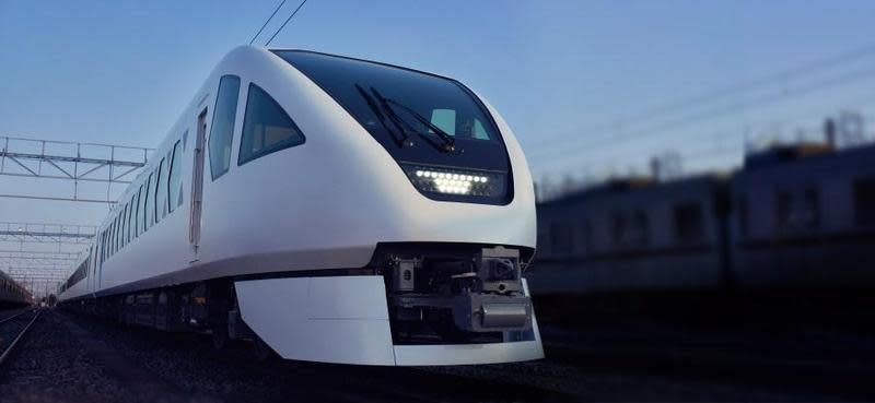 東武鐵道升級版觀光特急列車「SPACIA X」外觀流線型的線條，帶有科技感。（翻攝東武鐵道官網）