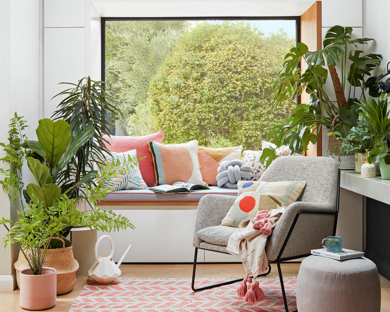  Biophilic design of living room with connection to landscape and lots of houseplants. 