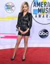 <p>Selena Gomez le dio un vuelco a su apriencia y ahora es una mujer rubia de cabellera corta, como lució en su reciente aparición en los American Music Awards, en Los Ángeles, donde además llevó un sexy atuendo de minifalda y chaqueta en cuero que dividió opiniones/Getty Images </p>
