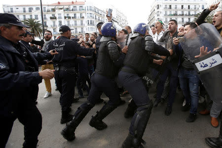 Police officers prevent demonstrators from marching during a protest against the appointment of interim president, Abdelkader Bensalah and demanding radical changes to the political system, in Algiers, Algeria April 10, 2019. REUTERS/Ramzi Boudina