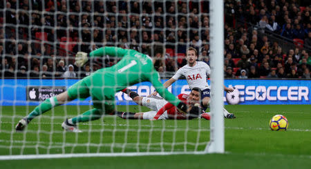 Soccer Football - Premier League - Tottenham Hotspur vs Manchester United - Wembley Stadium, London, Britain - January 31, 2018 Tottenham's Harry Kane shoots wide Action Images via Reuters/Andrew Couldridge