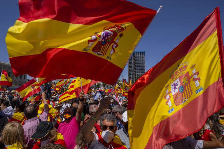 La protesta en Madrid en contra de indultos a separatistas catalanes, el 13 de junio del 2021.  (Foto AP/Bernat Armangue)