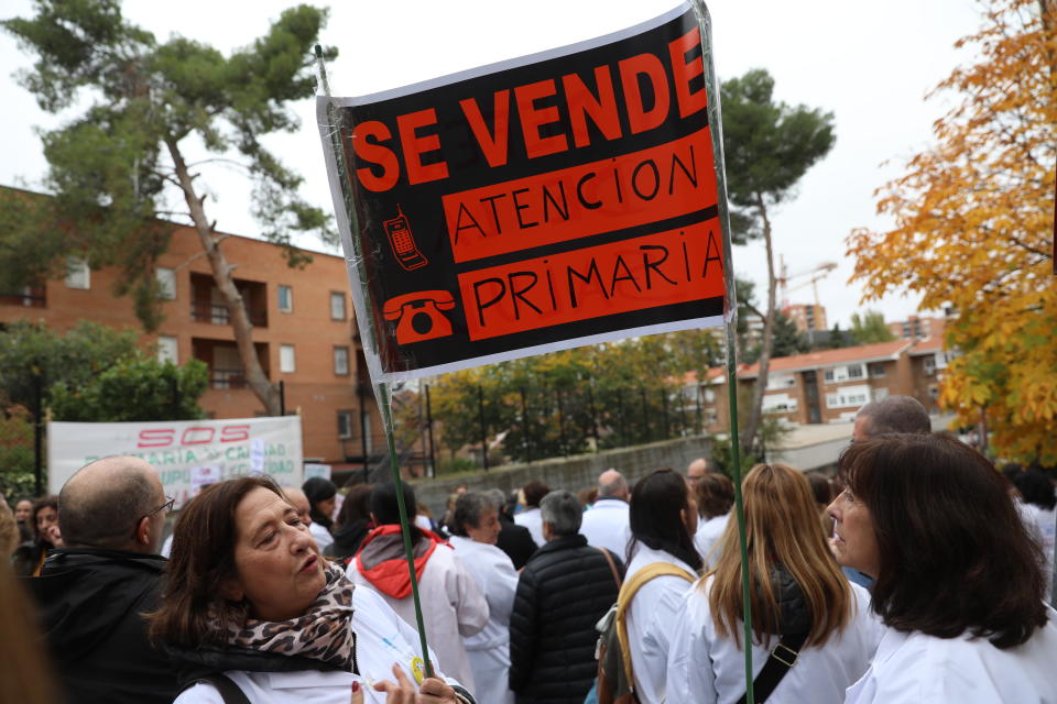 Los pediatras y médicos de Atención Primara en Madrid siguen en huelga para exigir mejoras laborales al gobierno de Isabel Diáz Ayuso. (Foto: Isabel Infantes/Europa Press via Getty Images)