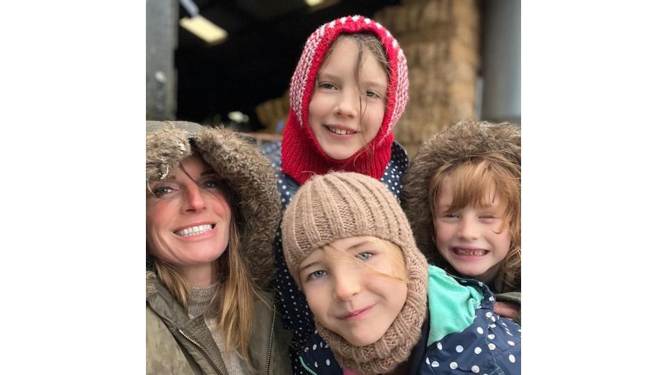 Amanda owen selfie with daughters 