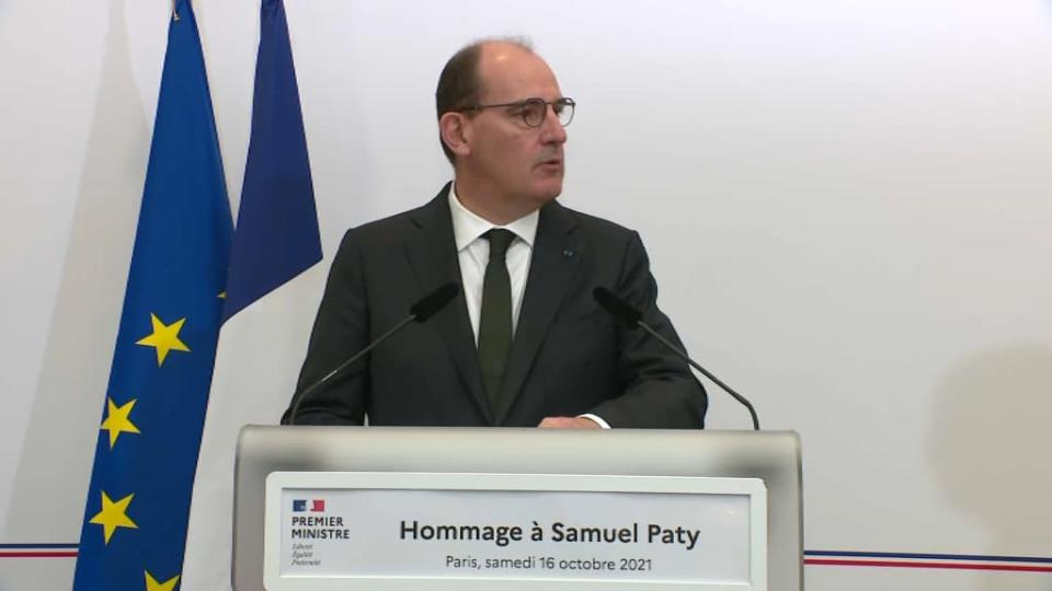 Jean Castex rend hommage à Samuel Paty, un an après sa mort, samedi 16 octobre 2021 - BFMTV