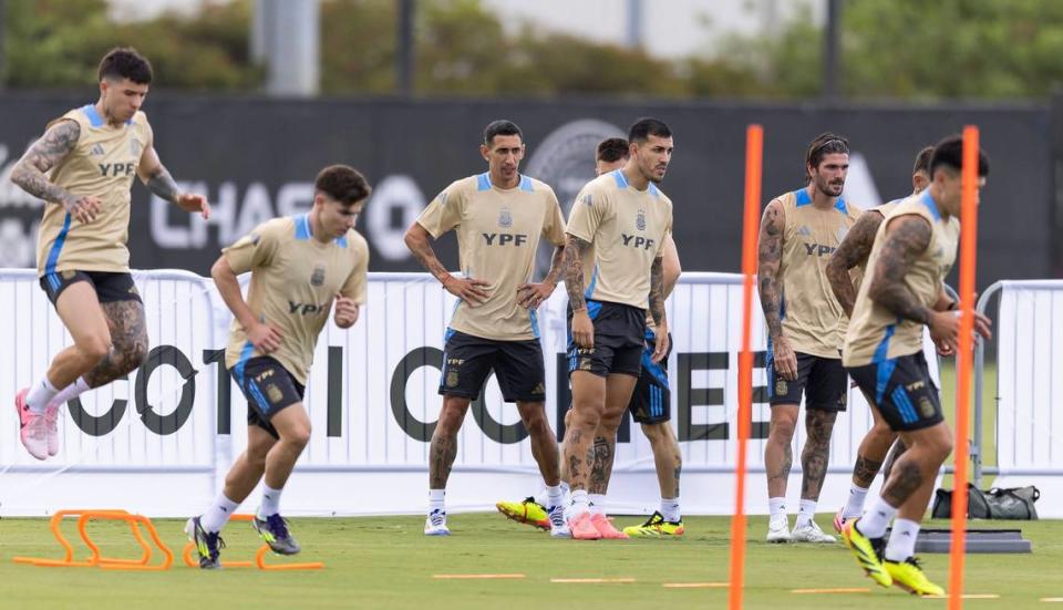 Argentina’s midfielder Ángel Di María, center, looks on as his teammates run drills.