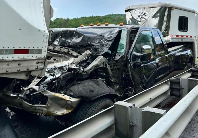 Three horses injured in 3-vehicle collision on I-77 in Carroll County