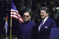 US Pres. Ronald W. Reagan (R) standing with Indian PM Rajiv Gandhi during WH ceremony. (Photo by Dirck Halstead/The LIFE Images Collection via Getty Images/Getty Images)