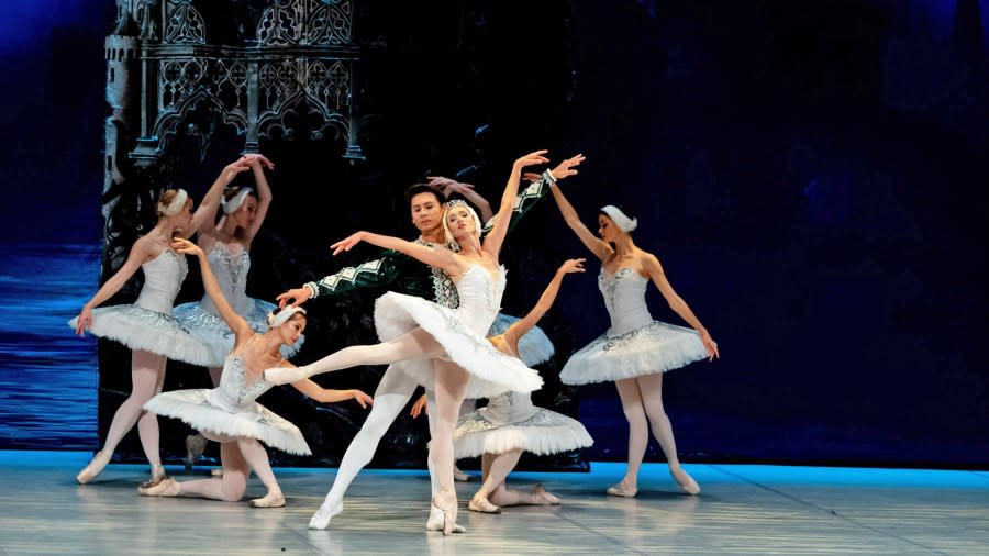 Swan Lake: Photo Courtesy- World Ballet Series