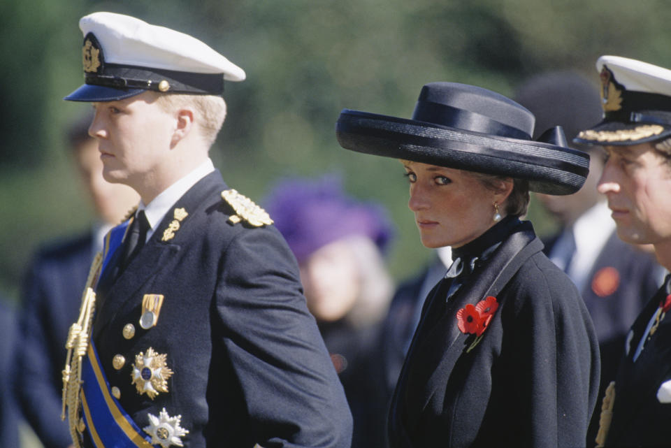 Princess Diana also wore a wide-brimmed hat, pearl earrings and a cluster of poppies on Remembrance Day in 1990 during a visit to Japan. (Getty Images)