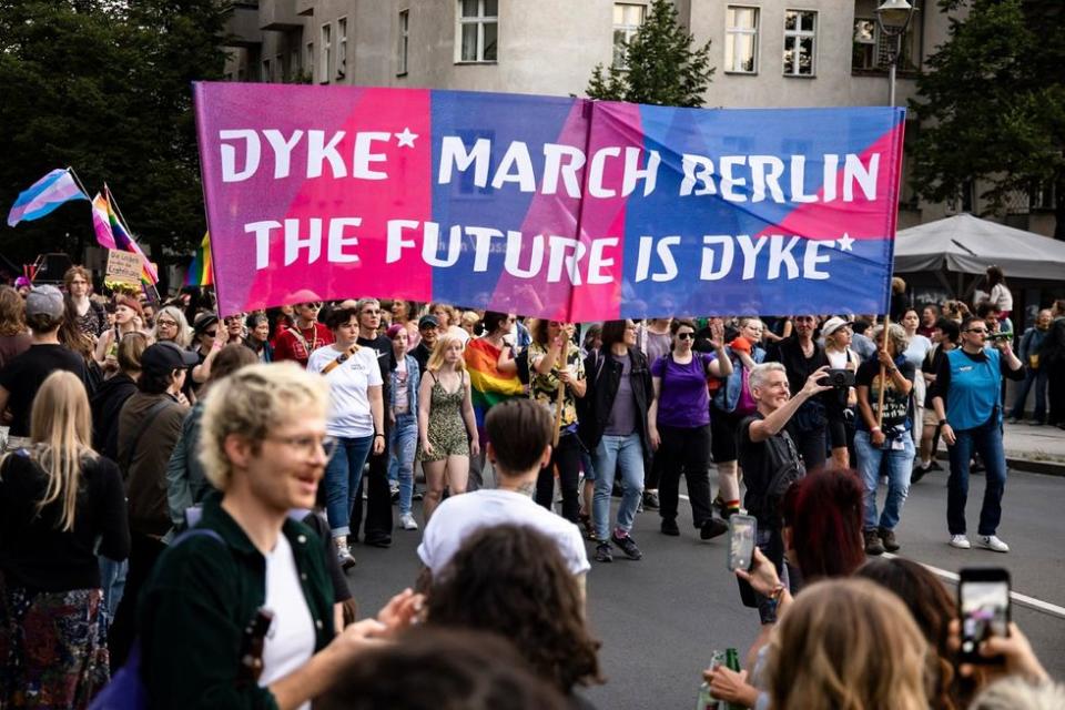 photo gallery Dyke Marches Dykes on Bikes worldwide through history