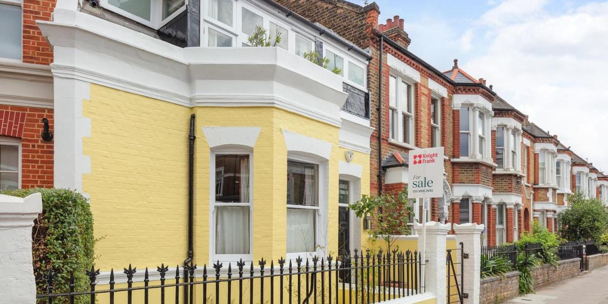 yellow cottage for sale in battersea, london