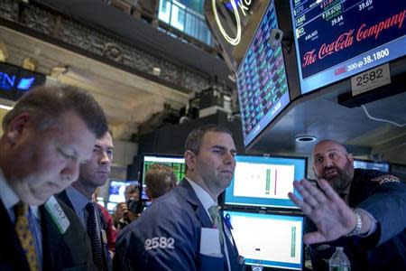 Traders work on the floor of the New York Stock Exchange January 14, 2014. REUTERS/Brendan McDermid