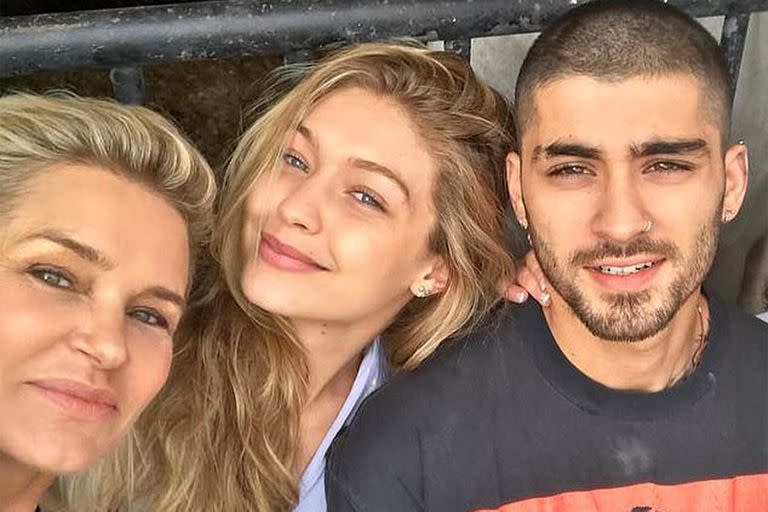 Gigi Hadid y Zayn Malik junto a Yolanda, la madre de la modelo