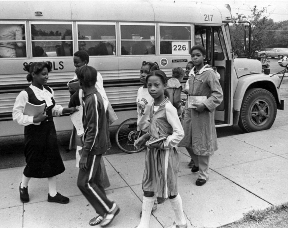 Students from the Windsor area get off the bus at Kenwood, their new school in 1979, as part of a plan to achieve court-ordered racial balance in the Columbus Public Schools.