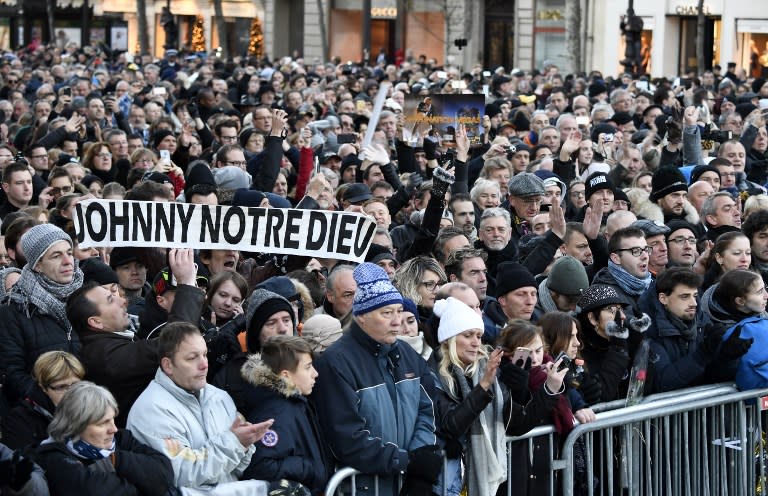 Les fans en nombre pour l’hommage populaire à Johnny Hallyday