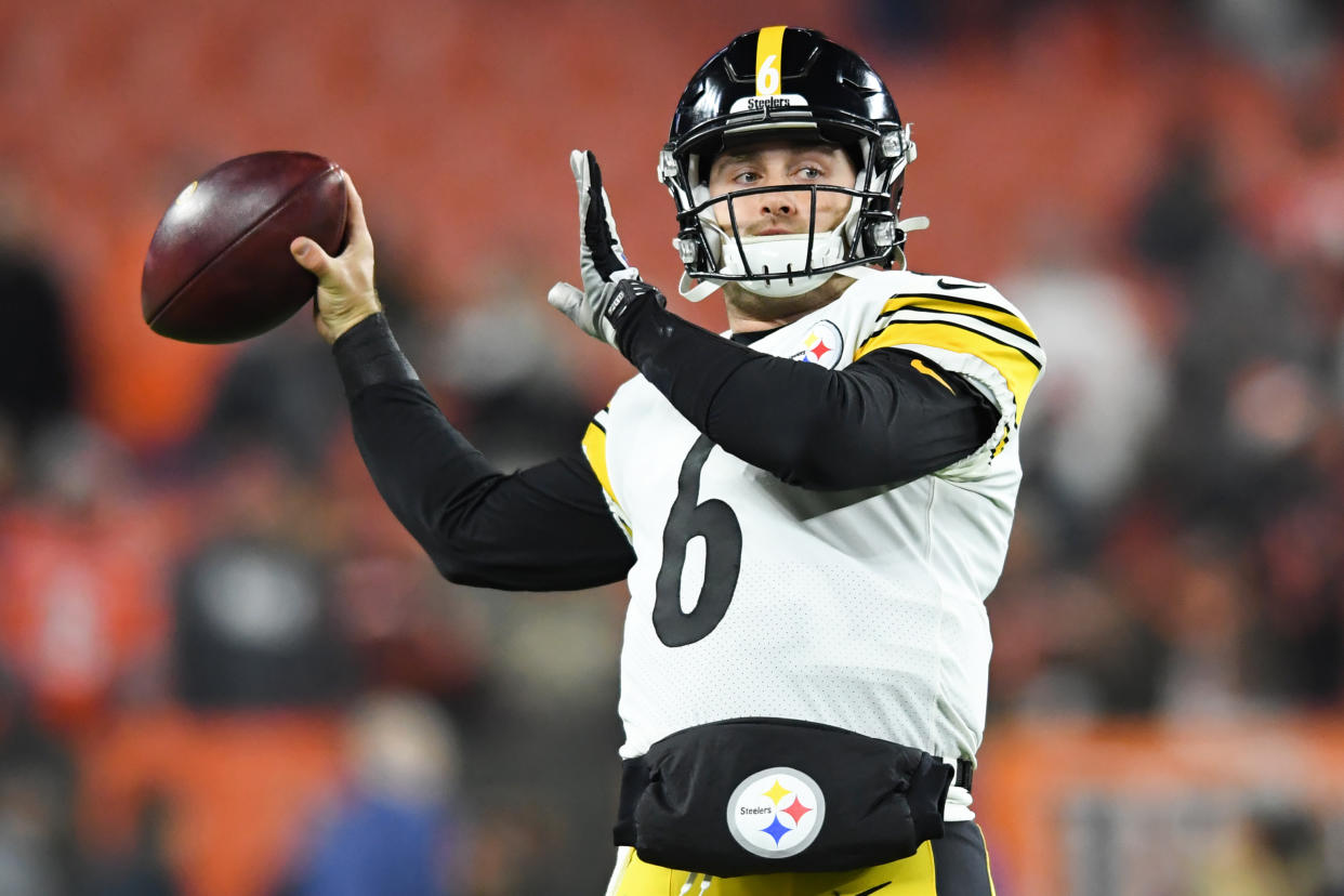 Rookie Devlin Hodges came on in the third quarter at quarterback for the Pittsburgh Steelers against the Cincinnati Bengals. (Nick Cammett/Diamond Images via Getty Images)