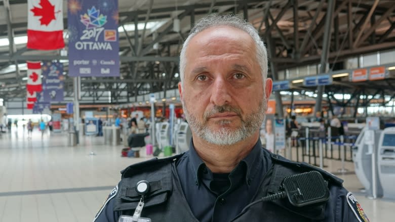 Police at Ottawa airport can now carry carbine rifles