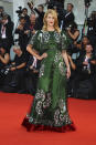 Dern, que interpreta a Nora Fanshaw en la película de Noah Baumbach, escogió un vestido verde de Gucci para la ocasión. (Foto: Joel C Ryan / AP)