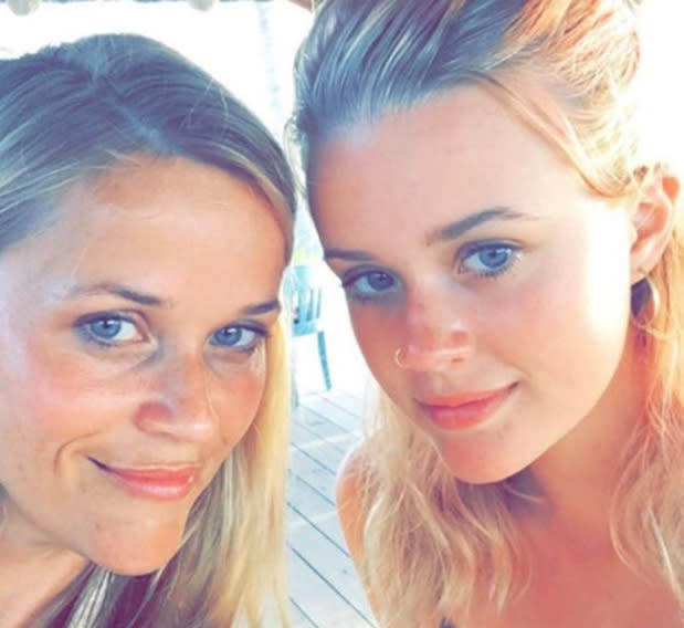 <p>Reese Witherspoon a révélé que beaucoup de gens la confondent avec sa fille (âgée de 18 ans) et vice-versa.<br> Crédit photo : Instagram Reese Witherspoon </p>